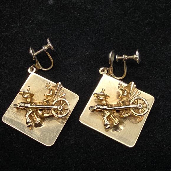 Vintage Rickshaw Screw Back Earrings Gold Tone Japan Asian Carriage - Picture 7 of 7